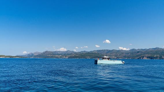 Dubrovnik: Lawatan Catamaran Gua Biru dengan Minuman dan Snorkel