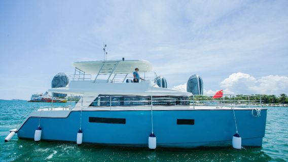 【海口遊艇租賃】隴東8號來襲！海口新埠島3層飛橋雙體遊艇，包船出海海釣觀光盡攬椰風海韻