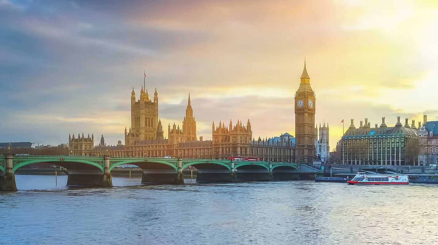 3-hour walking tour of Westminster and Buckingham Palace in London with English-speaking guide