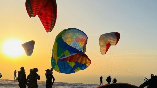 Marrakech Paragliding Experience [Agafay Desert & Atlas Mountains Sunrise Paragliding Adventure]