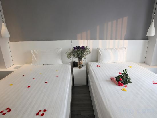 Hanoi Ping Luxury Hotel - Tap to explore photos