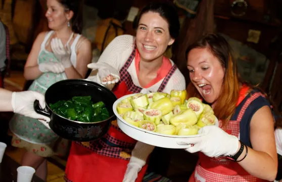 在莫斯塔爾參加傳統波斯尼亞烹飪課程，包含午餐和飲料