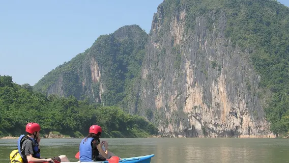 Kayak de día completo / medio día y cuevas de Pak Ou con crucero al atardecer opcional