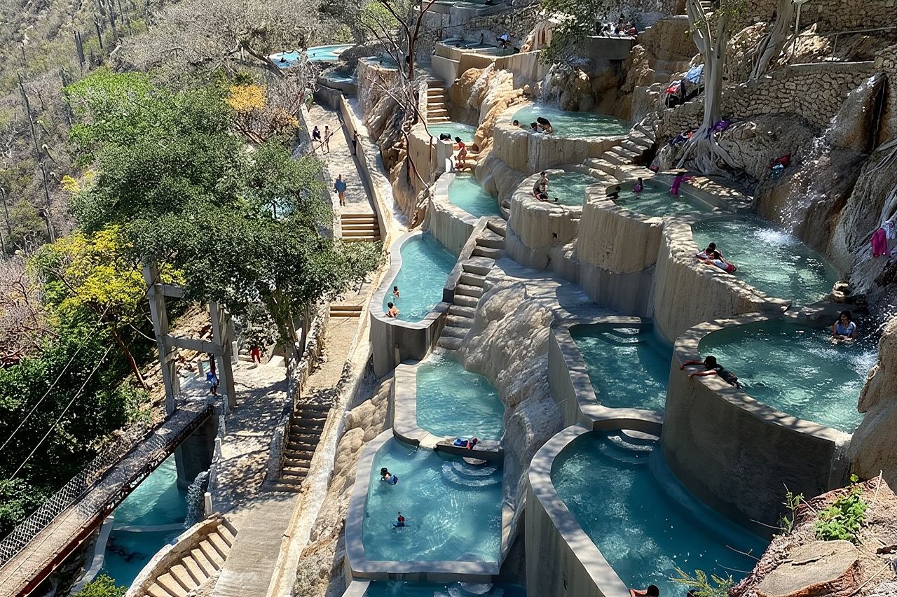 ทัวร์เต็มวันสำรวจน่านน้ำโทลันตองโก