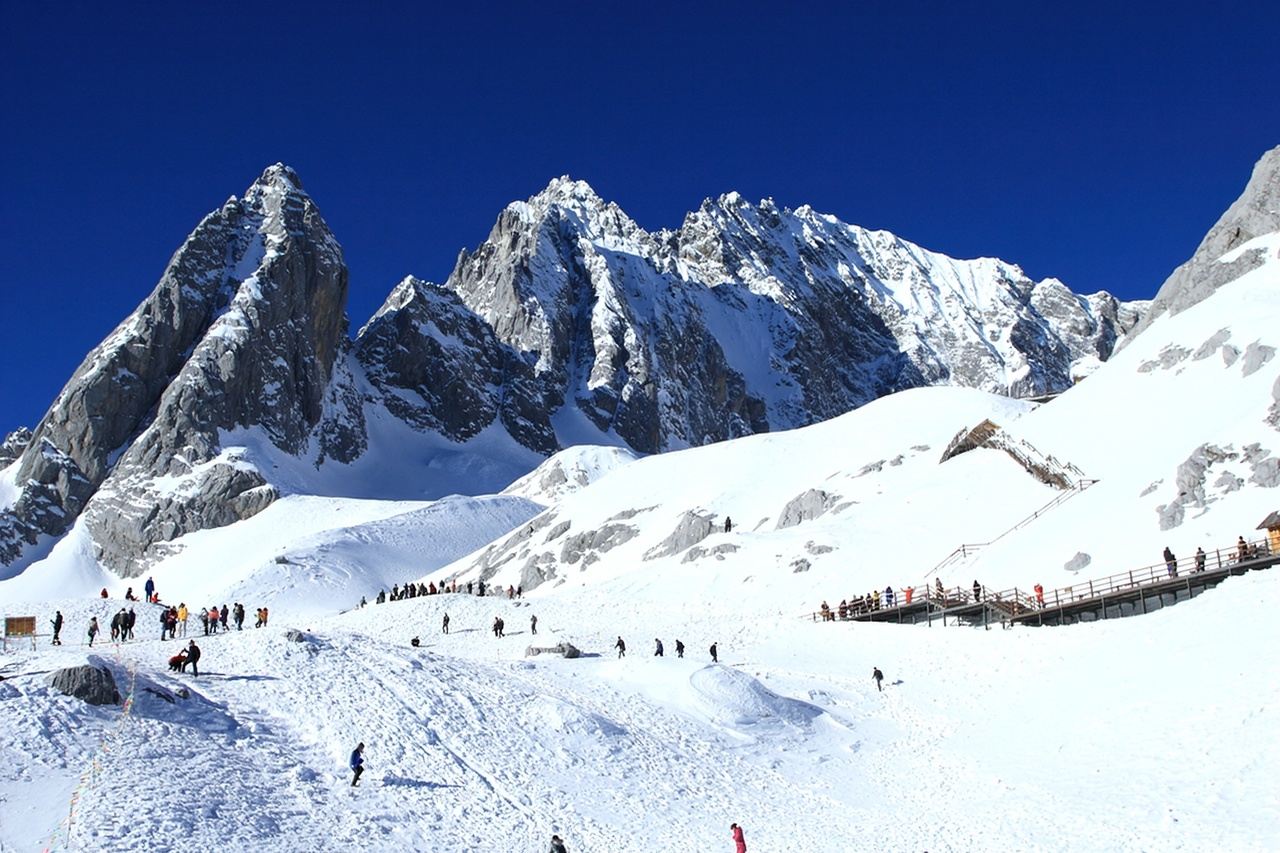 Lijiang Jade Dragon Snow Mountain + Glacier Cableway + Blue Moon Valley (including performance) Private Tour One-Day Trip [Transportation + Tickets]