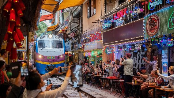 Tour por los imprescindibles de Hanói: Aldea de incienso Quang Phu Cau, Calle del Tren y lugares emblemáticos de la ciudad