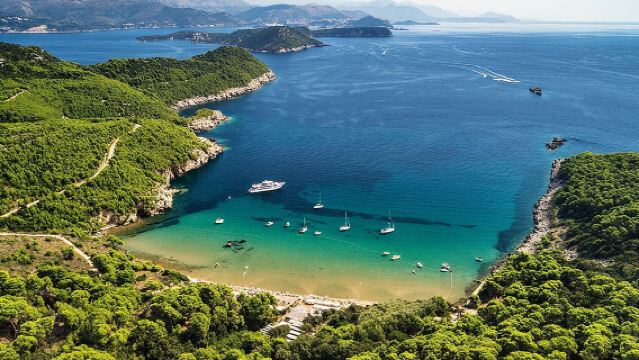 ドゥブロヴニク発 エラフィテ諸島クルーズとブルーケーブシュノーケリングボートツアー