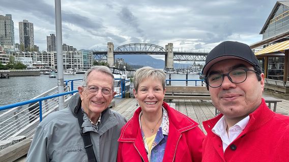 Private Guided Grand City Tour in Vancouver with your luggage