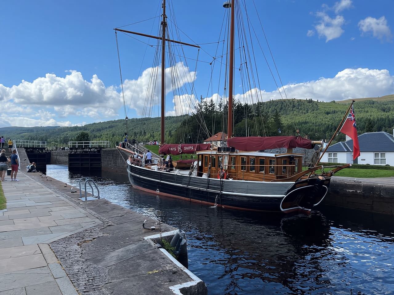 From Edinburgh: Loch Ness, Glencoe & The Highlands Day Trip