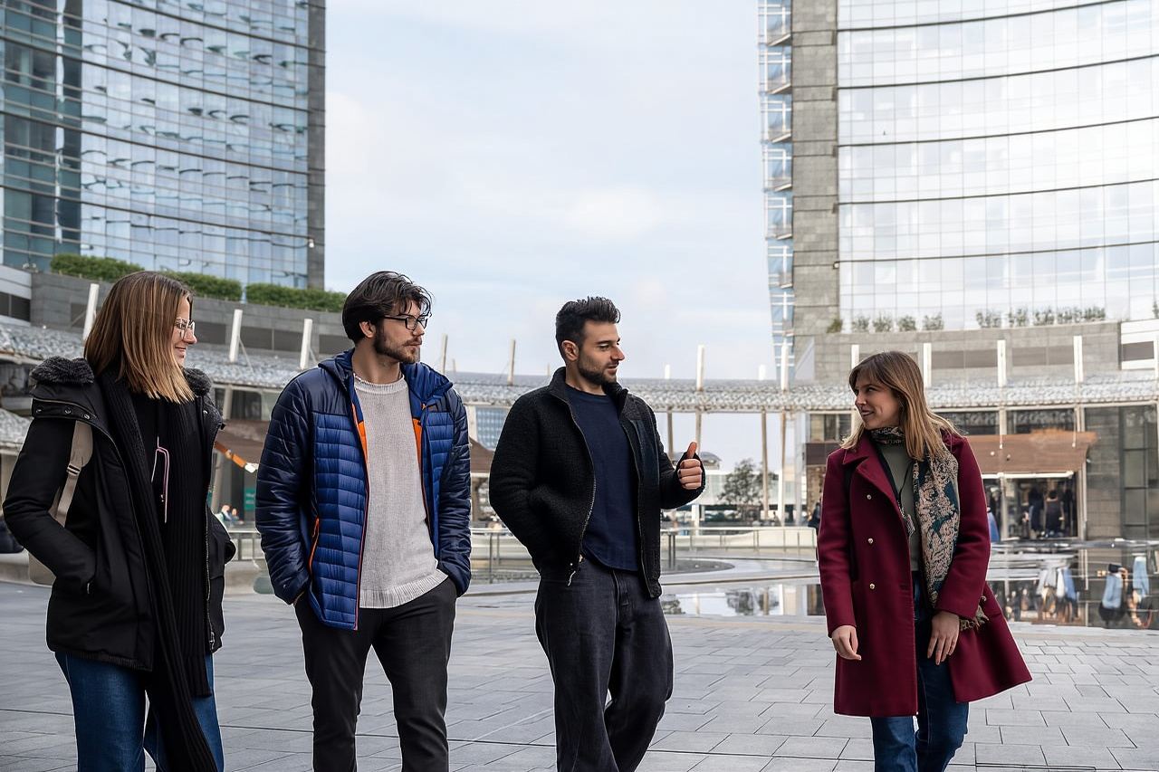 Milan: Isola District Walking Tour with Food Tastings