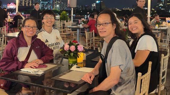 Ho-Chi-Minh-Stadt bei Nacht – Abendessen auf einem Luxus-Kreuzfahrtschiff