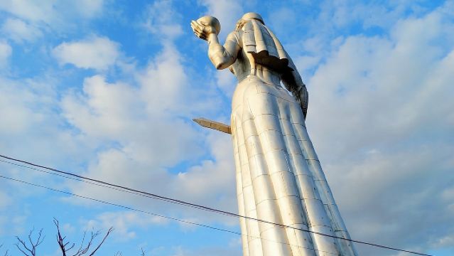 มหาวิหารทรินิตี้ศักดิ์สิทธิ์ + ป้อมปราการแม่ + อนุสรณ์สถานจอร์เจียนแอนนัลส์ + พิพิธภัณฑ์แห่งชาติเหมารถ