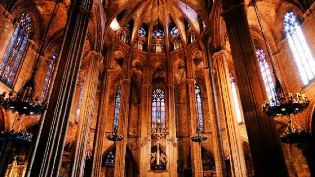 La Sagrada Familia + Katedral Barcelona + Barri Gòtic + Gunung Tibidabo
