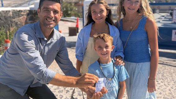 Personalize Seu Dia Perfeito em Santorini com Guia-Motorista Privativo