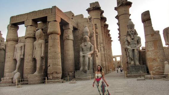 Excursion privée d'une journée complète sur les rives est et ouest du fleuve, déjeuner inclus.