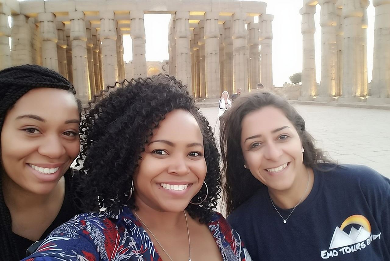 Excursión privada de medio día a la Ribera Oeste al Valle de los Reyes, el Templo de la Reina Hatshepsut y los Colosos de Memnón.