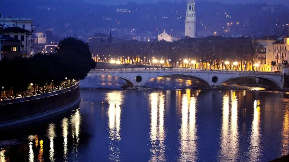 Tour a piedi al chiaro di luna di Verona