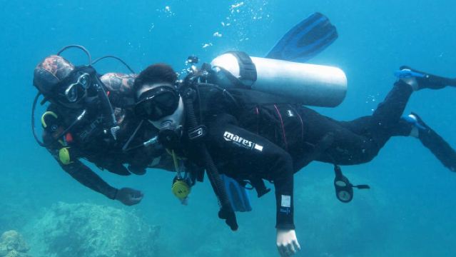 ベトナム ニャチャンビーチ+ブラックアイランド体験ダイビングスキューバダイビング/シュノーケリング/ベーシックマーメイドダイビング1日【ダイビング器材+ダイビング】