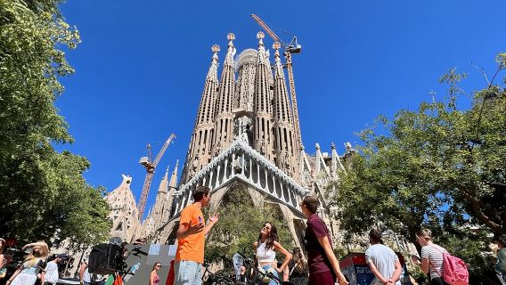 Barcelona Highlights Bike/eBike Tour with a Local Guide
