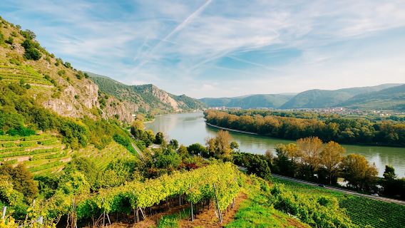 Wachau Valley day trip with river cruise on the Danube