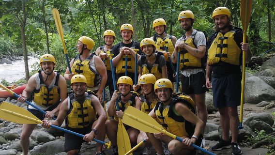Combinazione di rafting e tour in canoa con pranzo biologico.