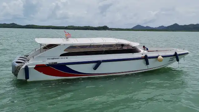 Krabi: Speedboat Transfer between Ao Nang and Phi Phi