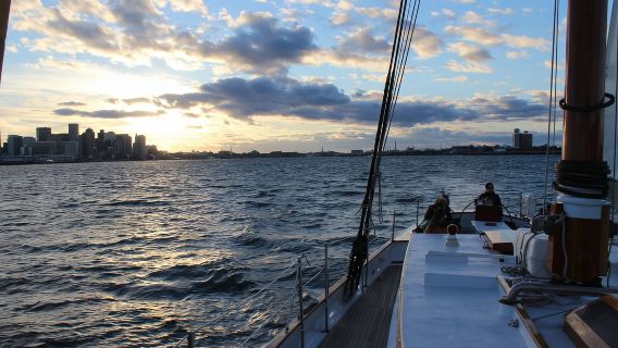 Boston: Pelayaran Matahari Terbenam di Pelabuhan Champagne dari Dermaga Rowes