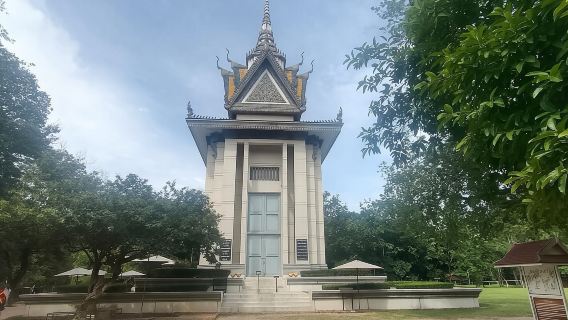 Phnom Penh: Private City Tour by Tuk-Tuk with 10 Highlights