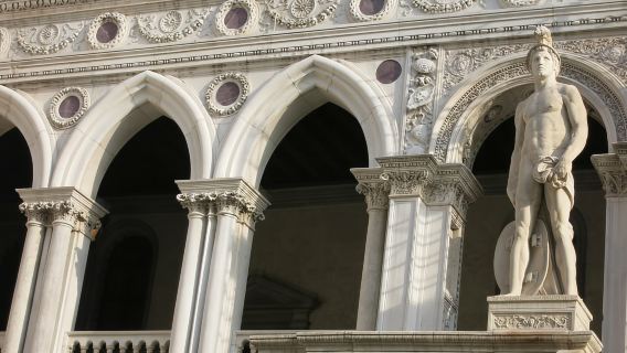 Visita a la Basílica y al Palacio Ducal con almuerzo y Murano