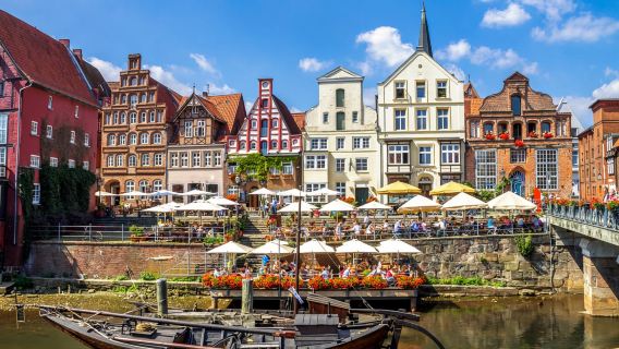 漢堡周邊童話之旅：漫遊中世紀紅磚小城呂訥堡【中文專車一日遊】