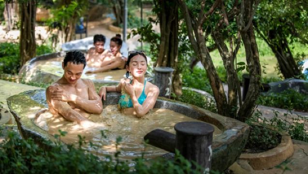 Nha Trang Island Hopping Tour With Mudbath Experience at Hon Tam by Speed Boat