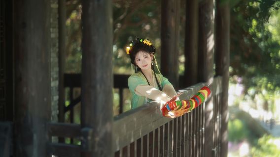 Shenzhen: Esperienza di cambio abiti Hanfu e fotografia nella Città Antica di Gankeng (noleggio abiti + trucco stile antico + opzione servizio fotografico + ampia selezione di costumi)