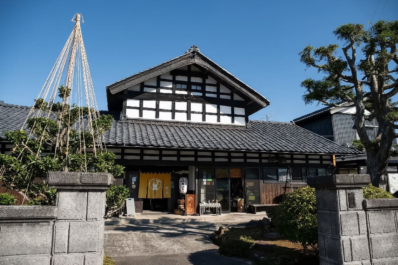 ¡Experimenta la elaboración auténtica de mochi con mortero y mazo en la Casa de Té Fukui Hometown y disfrútalo al máximo!