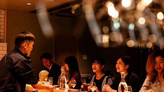 Sushi en Tokio Omotesando|Sushi & Wine Omotesandoria|Sushi acompañado de vino fino