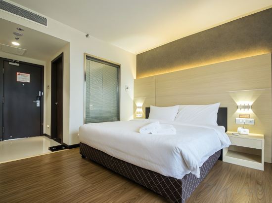 Hotel Labuan Point Room Type - Deluxe King Room