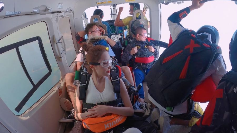 成都洛帶跳傘旅遊 四川成都洛帶龍泉跳傘基地4500米雙人高空跳傘【4500米自由落體+專業高清攝像+視頻剪輯】