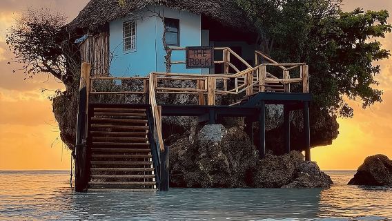 Excursión para ver delfines; Excursión a la cueva de Kuza; Playa de Paje; Restaurante The Rock; Bosque de Jozani