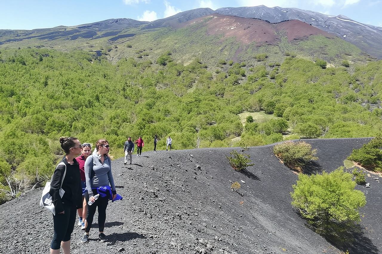 Tour di mezza giornata per piccoli gruppi sull'Etna da Taormina