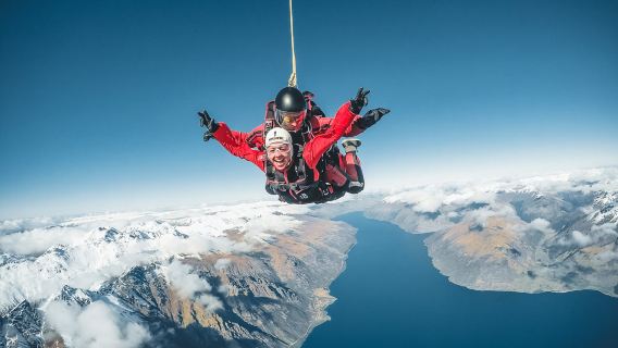 Excursión de un día de paracaidismo en Wanaka (altitud opcional/traslado de ida y vuelta incluido)