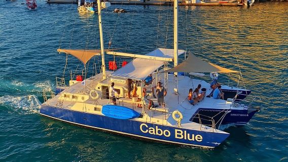 ล่องเรือชมพระอาทิตย์ตกที่ Cabo San Lucas พร้อมบาร์เปิดและของว่าง