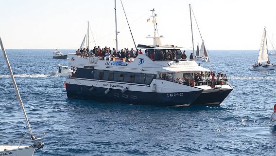 Tour in barca di 60 minuti a Las Golondrinas Barcellona