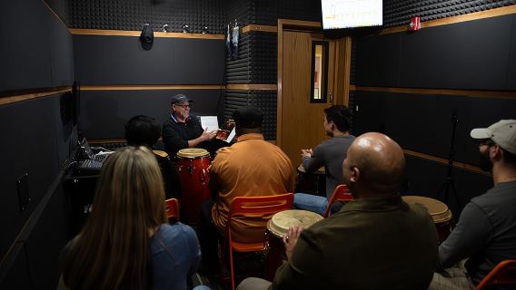 Impara a suonare le congas in 15 minuti