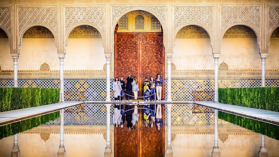 Komplette Alhambra-Tour mit Tickets: Alcazaba, Nasridenkirche, Generalife