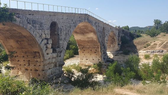 Roussillon, Pont Julien and Gordes Half Day Tour in France|Beautiful scenery of Luberon mountain village|Departure in the afternoon