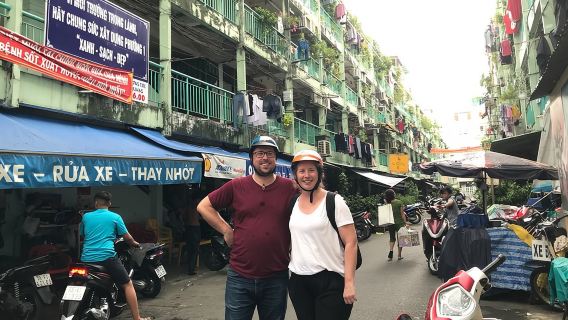 Lawatan setinggan Saigon dan Saigon Chillspots dengan penunggang motosikal/ Aodai