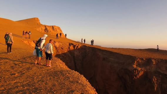 “Sunset in Paracas: Hiking and Magic Shadows”.