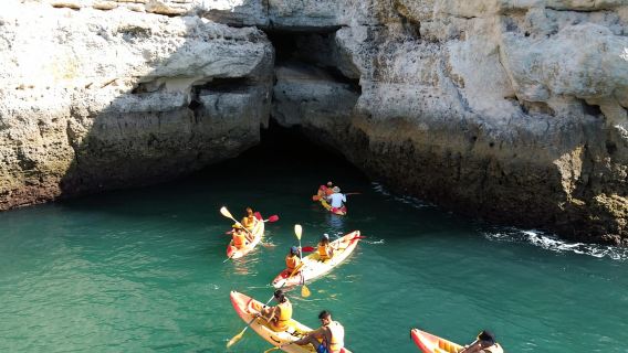 Portimão: tour guidato in motoscafo e kayak delle Grotte di Benagil