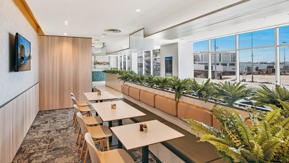 Sydney Airport (SYD): Lounge Access with Food and Drinks