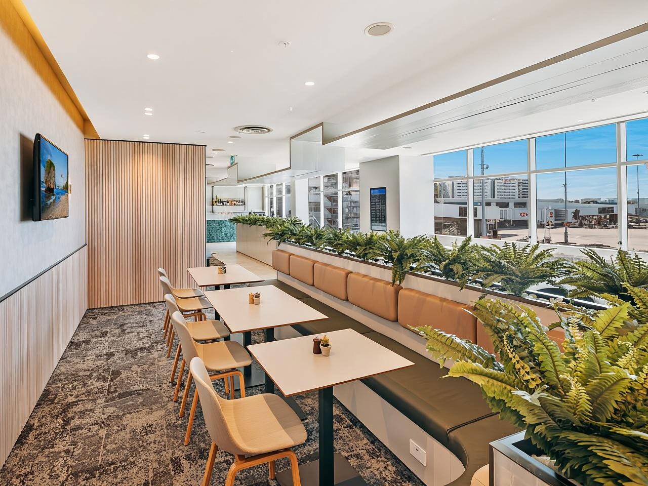Sydney Airport (SYD): Lounge Access with Food and Drinks