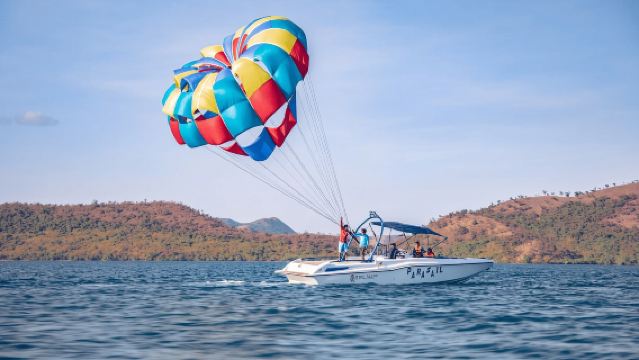 Coron: Parasailing Experience